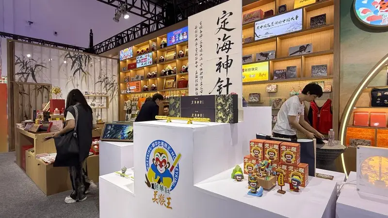 皮影書籤、手工毛筆、刺繡鉤織！殘疾人文創驚豔圖博會，溫柔又有力量