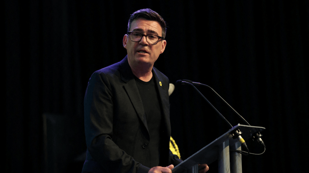 剛剛，英國宣佈房產買賣重大變革！中介行業將鉅變！英首相換人風波再起...