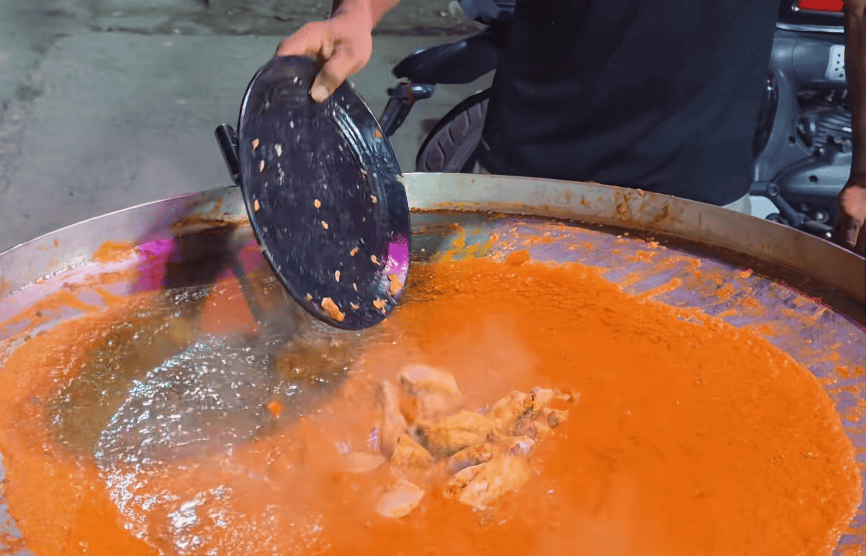 原創印度“最乾淨街邊美食”爆火全網！成吉思雞小哥憑勵志人生圈粉百萬