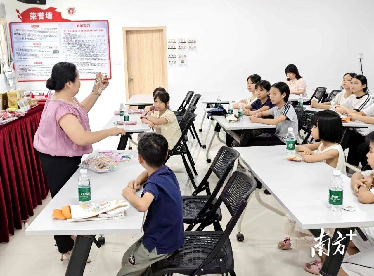 “書屋+”模式再添新彩！看清新如何用非遺刺繡啟用鄉村文化陣地